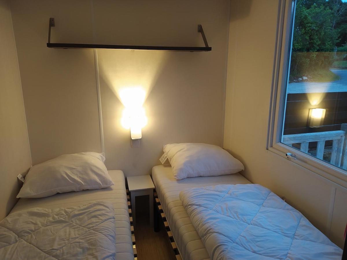 Hebergements Camping "Les Pieds Dans L'Eau" クロゾン エクステリア 写真