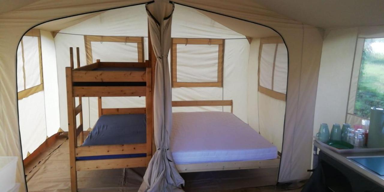 Hebergements Camping "Les Pieds Dans L'Eau" クロゾン エクステリア 写真